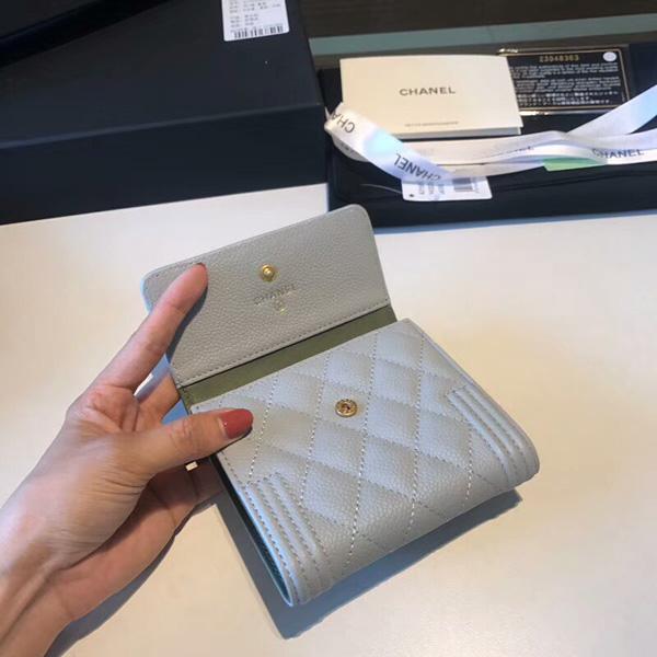 上品綺麗な2018最新シャネル財布スーパーコピー ボーイキャビア折りたたみ財布 8051610